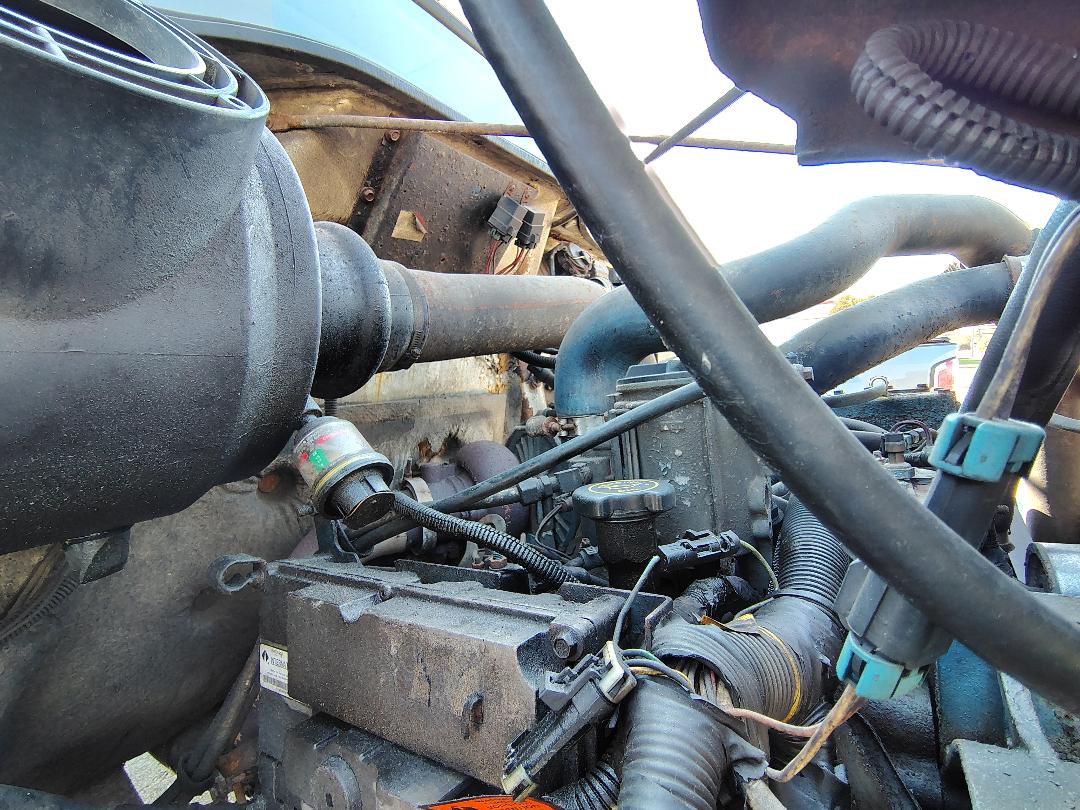 1999 INTERNATIONAL 4700 Low Profile T444E - Image 44